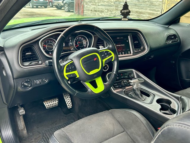 Dodge Challenger photo 3