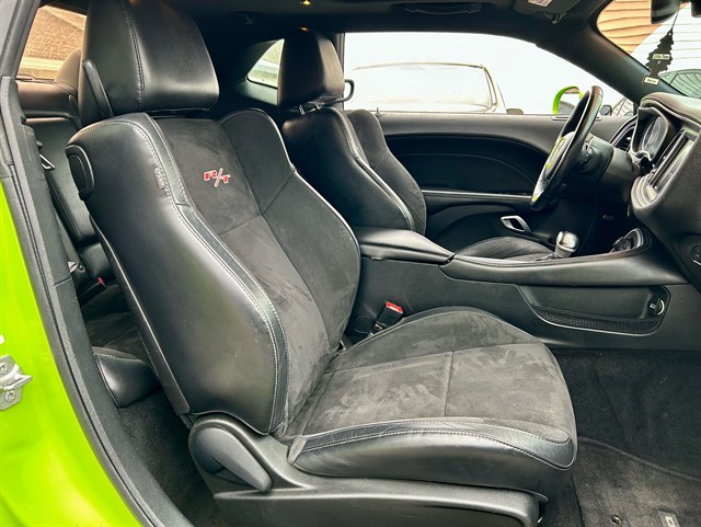 Dodge Challenger photo 11