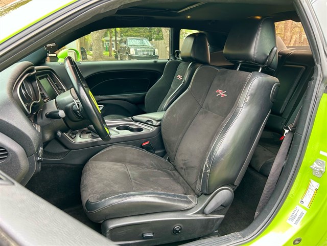 Dodge Challenger photo 10