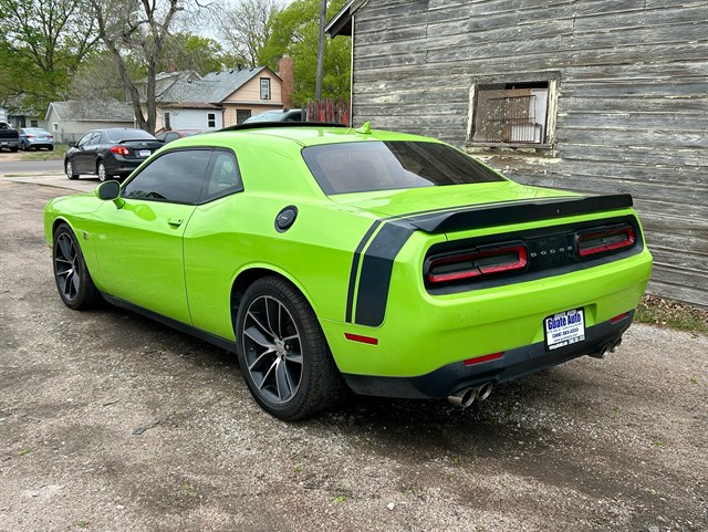 Dodge Challenger photo 12