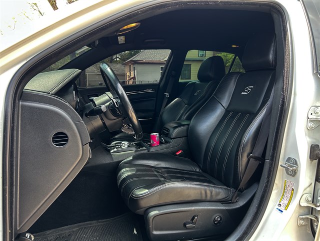 Chrysler 300 photo 13