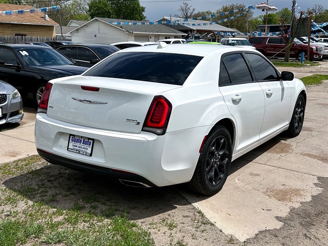 Chrysler 300 photo 11