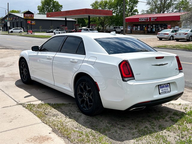 Chrysler 300 photo 9