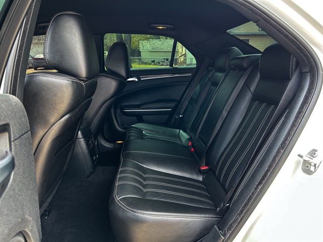 Chrysler 300 photo 14