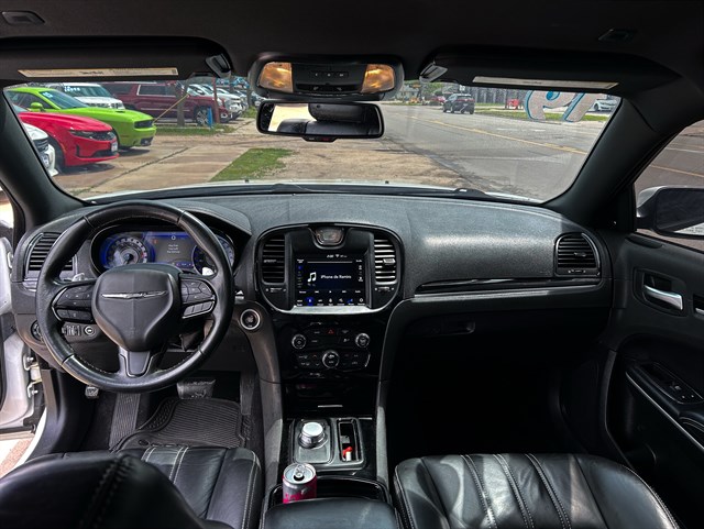 Chrysler 300 photo 12