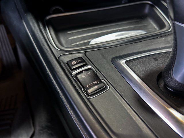 BMW 3 Series photo 8