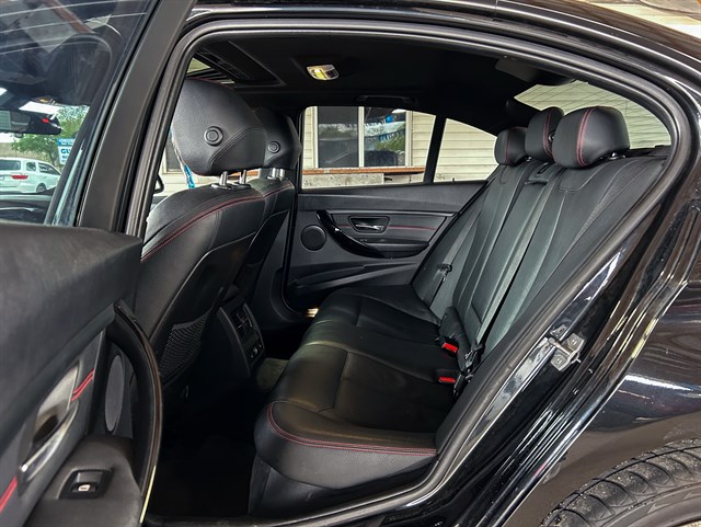 BMW 3 Series photo 13
