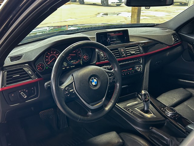 BMW 3 Series photo 4