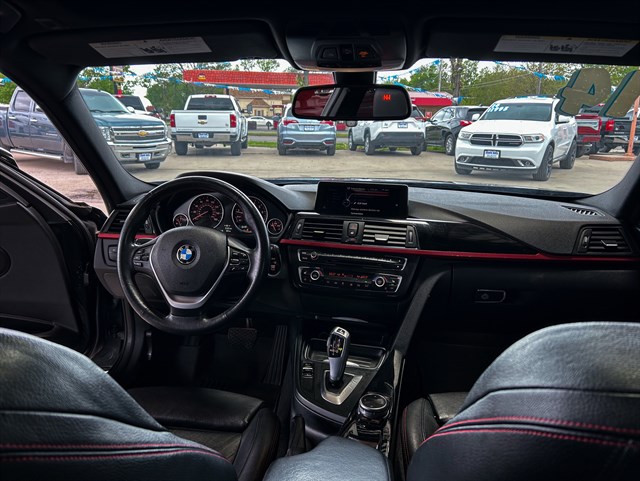 BMW 3 Series photo 5