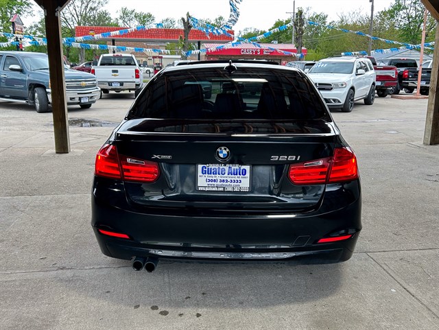 BMW 3 Series photo 10