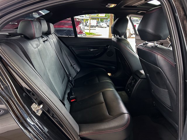 BMW 3 Series photo 15