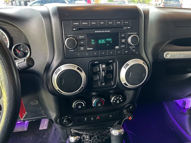 Jeep Wrangler photo 13
