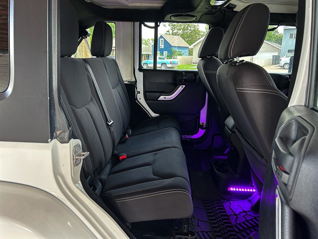 Jeep Wrangler photo 17
