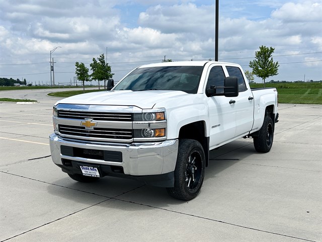 Chevrolet Silverado photo 3