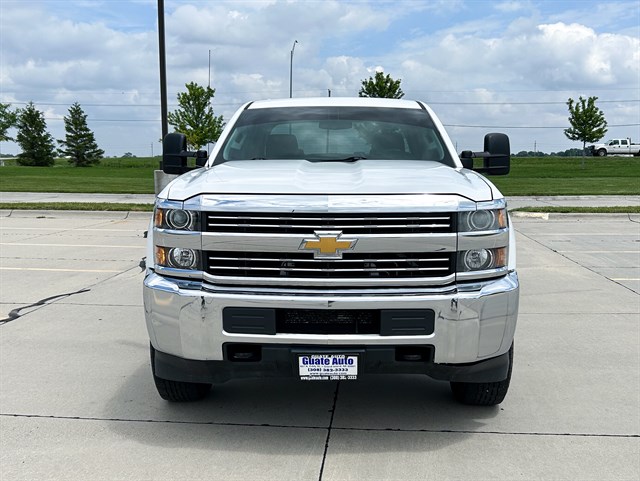 Chevrolet Silverado photo 2