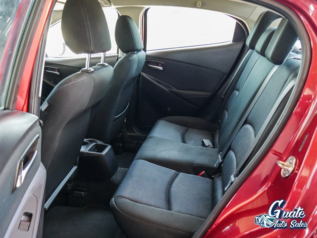 Toyota Yaris iA photo 9