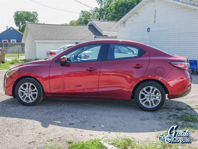 Toyota Yaris iA photo 4