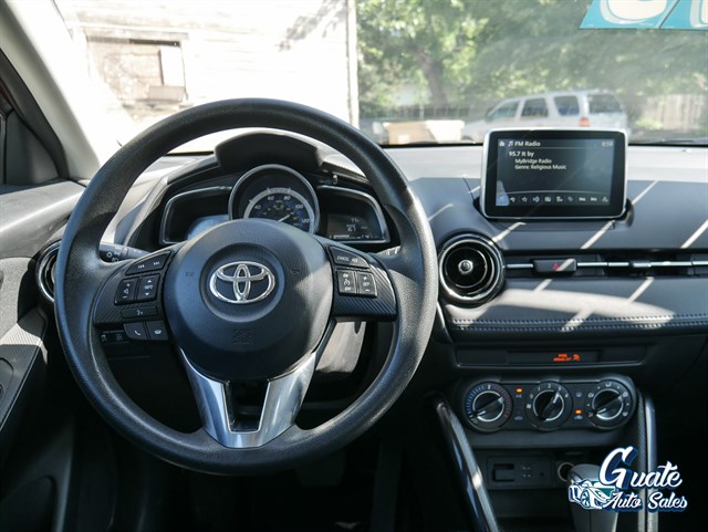 Toyota Yaris iA photo 6