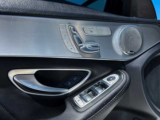 Mercedes-Benz C-Class photo 18