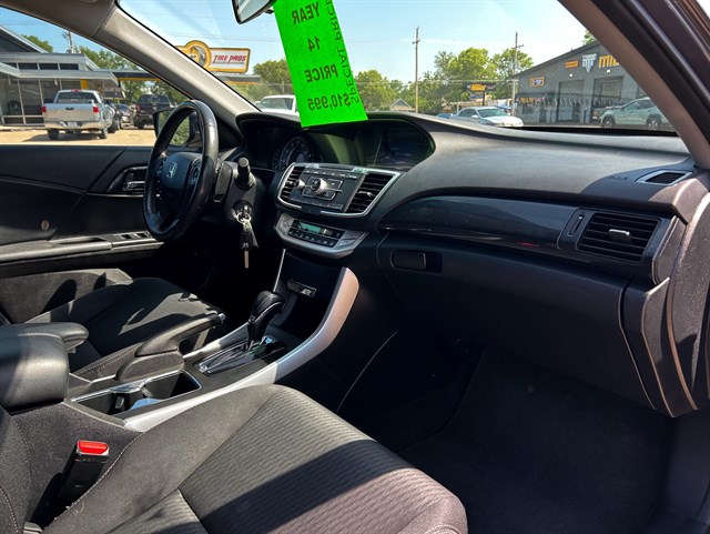 Honda Accord photo 9