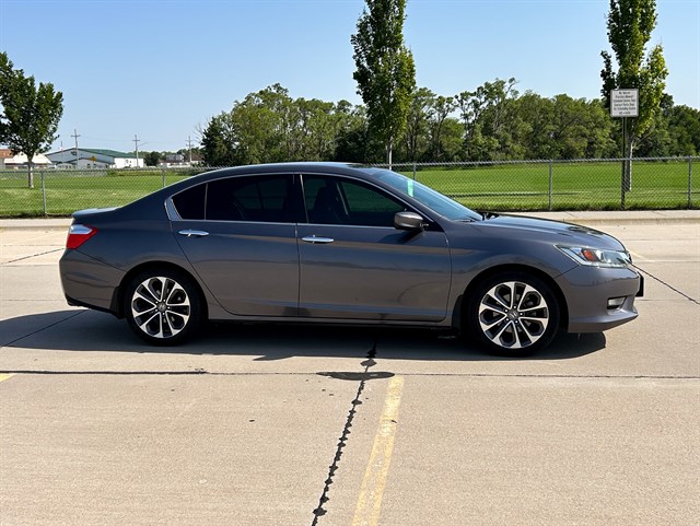 Honda Accord photo 18