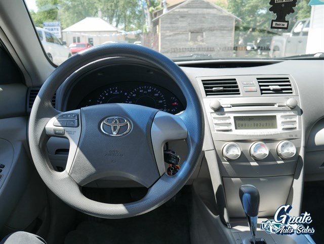 Toyota Camry photo 9