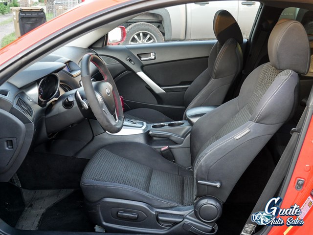 Hyundai Genesis Coupe photo 5