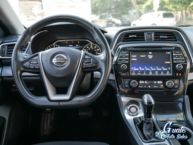 Nissan Maxima photo 9