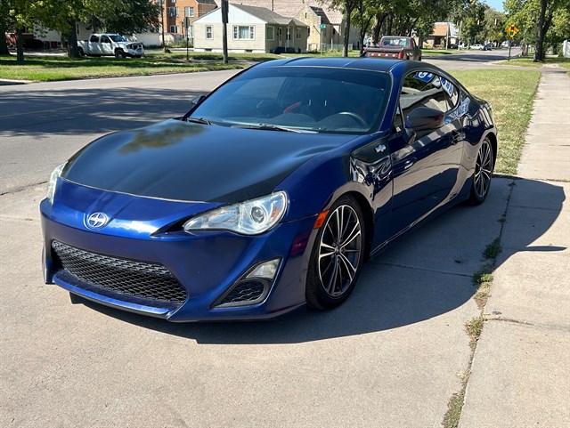 Scion FR-S photo 3