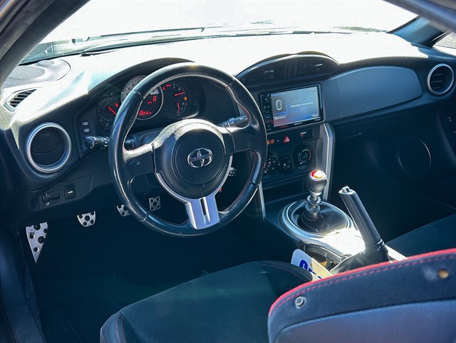 Scion FR-S photo 4