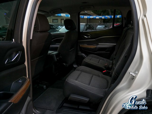 GMC Acadia photo 11