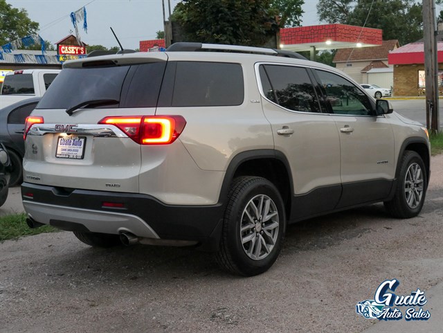 GMC Acadia photo 16