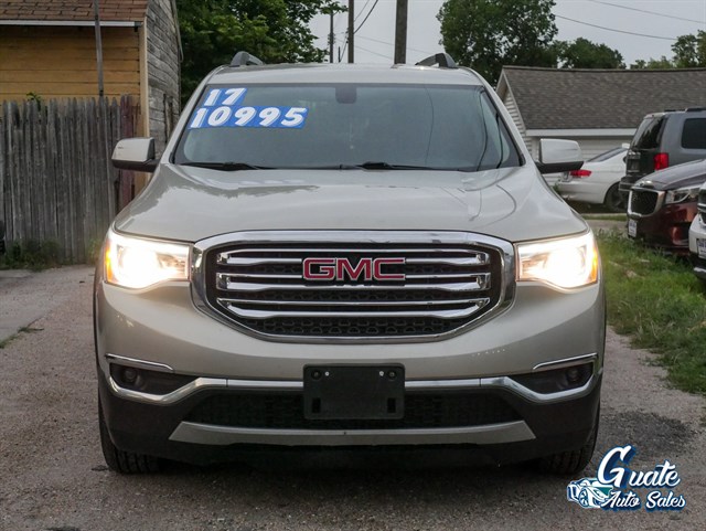 GMC Acadia photo 2