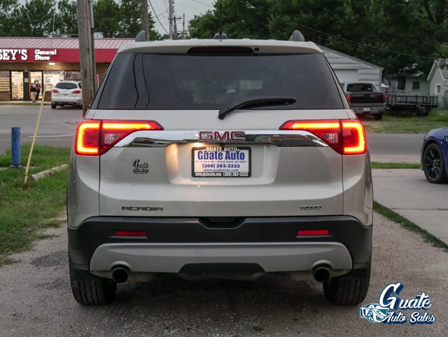 GMC Acadia photo 14