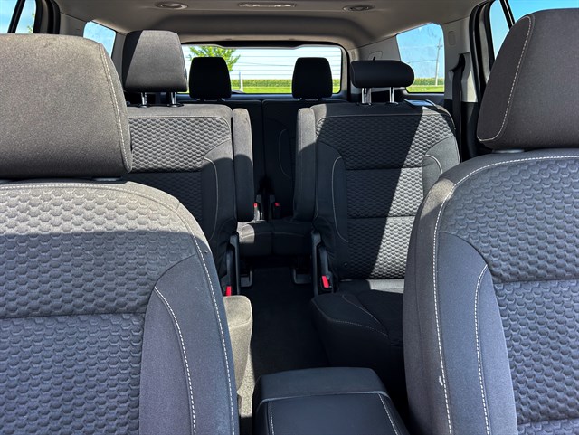 GMC Acadia photo 16