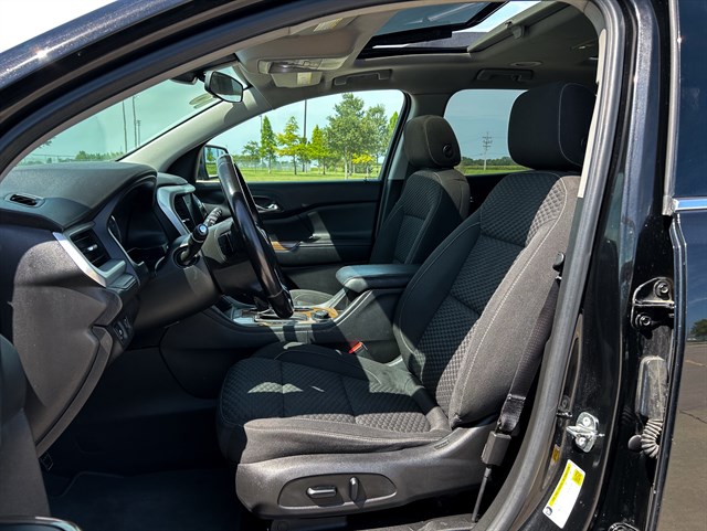 GMC Acadia photo 14