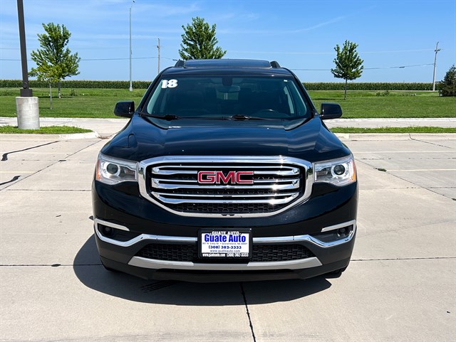 GMC Acadia photo 2