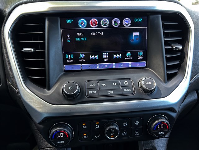 GMC Acadia photo 7