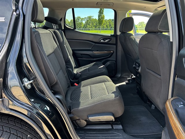 GMC Acadia photo 18