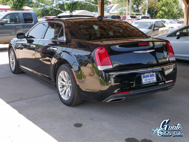 Chrysler 300 photo 12