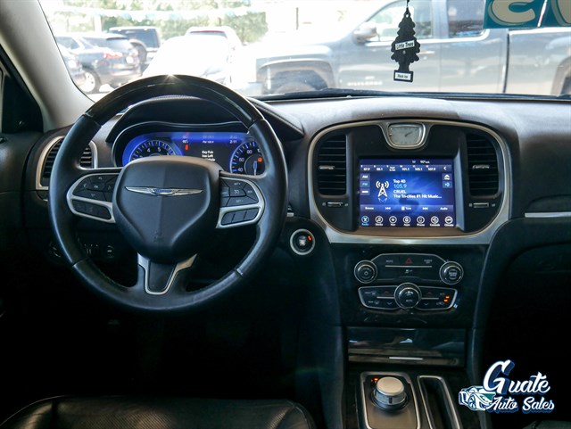 Chrysler 300 photo 9