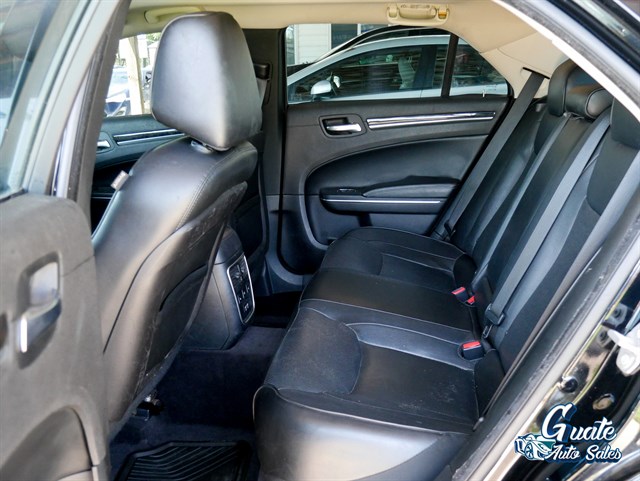 Chrysler 300 photo 11