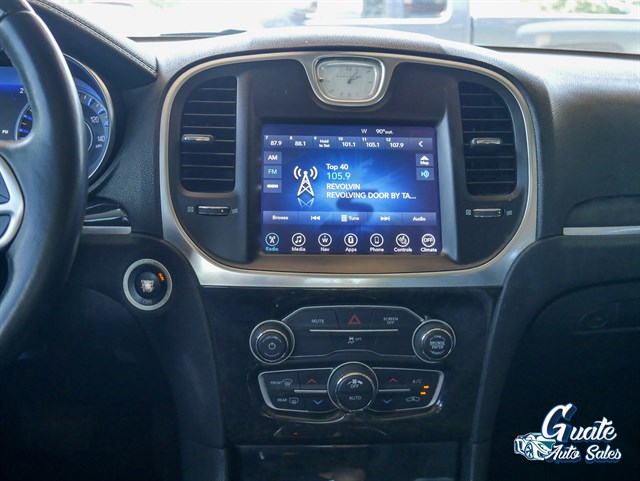 Chrysler 300 photo 8