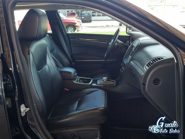 Chrysler 300 photo 17