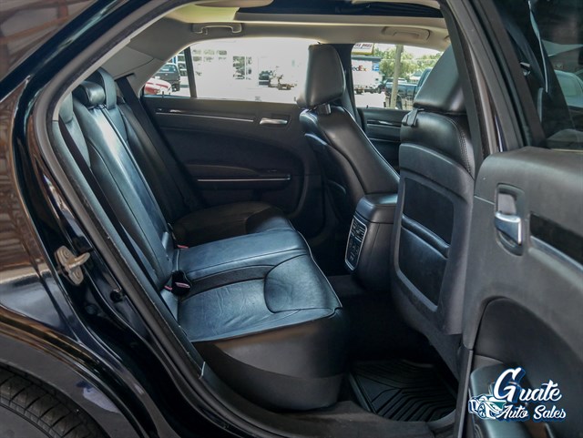 Chrysler 300 photo 16