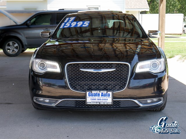 Chrysler 300 photo 2