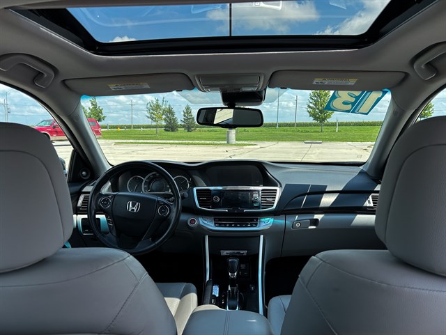 Honda Accord photo 5