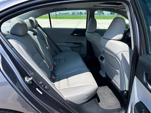 Honda Accord photo 17