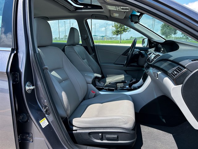 Honda Accord photo 18