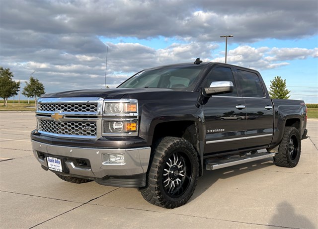 Chevrolet Silverado photo 3